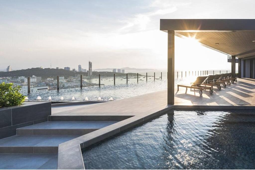 The Base Condo Center Of Pattaya Rooftop Swimming Pool Εξωτερικό φωτογραφία