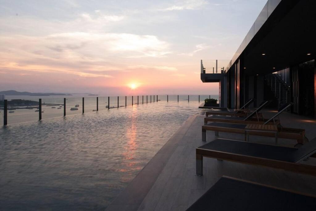 The Base Condo Center Of Pattaya Rooftop Swimming Pool Εξωτερικό φωτογραφία