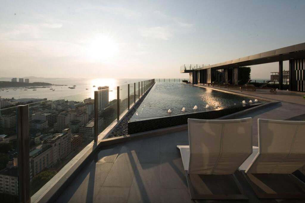 The Base Condo Center Of Pattaya Rooftop Swimming Pool Εξωτερικό φωτογραφία